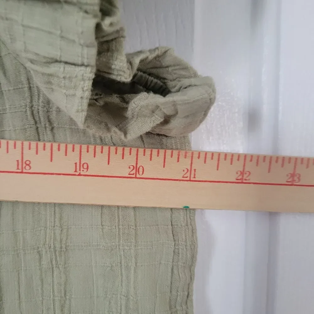 J.Crew Smocked-Neck Top‎ Women's Size Small Pale Surplus Puff Sleeves Button Up